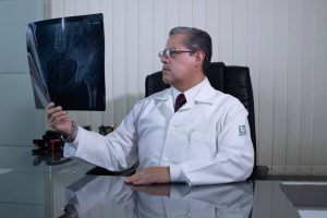 Dr. Augusto Vinicio Sempértegui Aráoz Traumatólogo Cochabamba